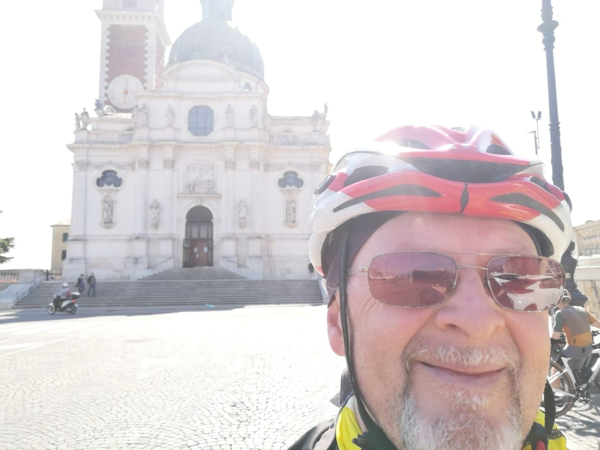 Alessandro fuori zona in bici