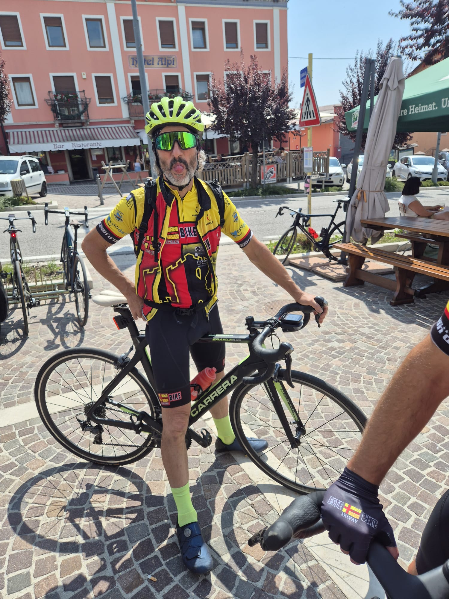 Bici e giallorossi in piazza sull'Altopiano